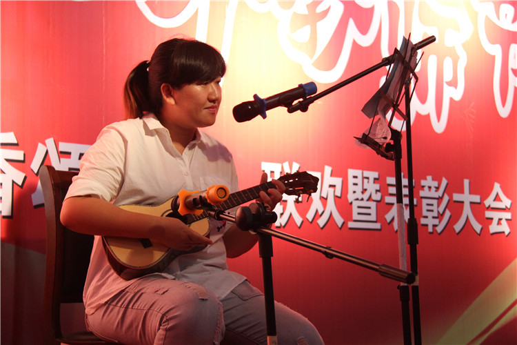 三尺讲台 十年树木——beat365官网举办第二届“丹桂飘香颂师德” 教师联欢暨表彰大会