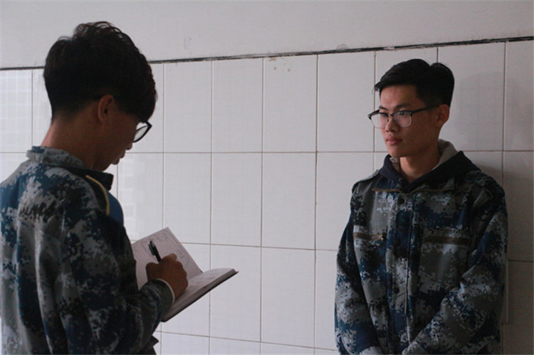 beat365官网组织部分教职工、学生代表观看党的第十九次全国代表大会开幕盛况