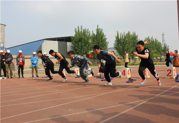 桃李争妍  运动争先 ——beat365官网在篮球场成功举办教职工趣味运动会
