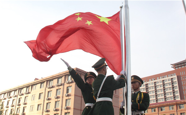 弘扬五四精神 谱写青春华章——beat365官网举行纪念五四运动100周年升旗仪式