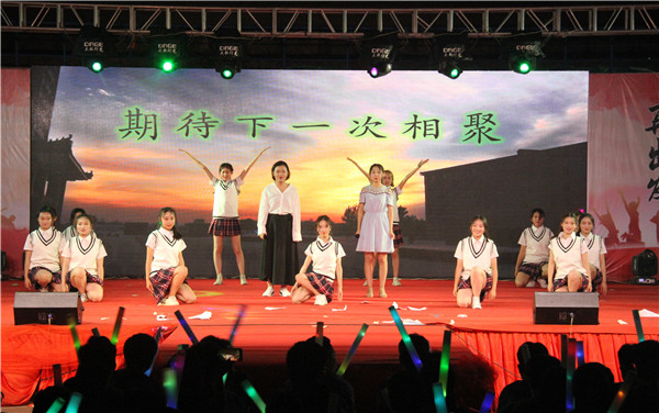 向远方  再出发——beat365官网隆重举行2019届毕业生晚会