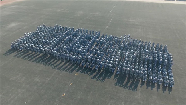beat365官网举行2019级新生军训结营式暨开学典礼