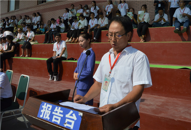 beat365官网举行2019级新生军训结营式暨开学典礼
