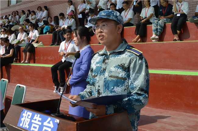 beat365官网举行2019级新生军训结营式暨开学典礼