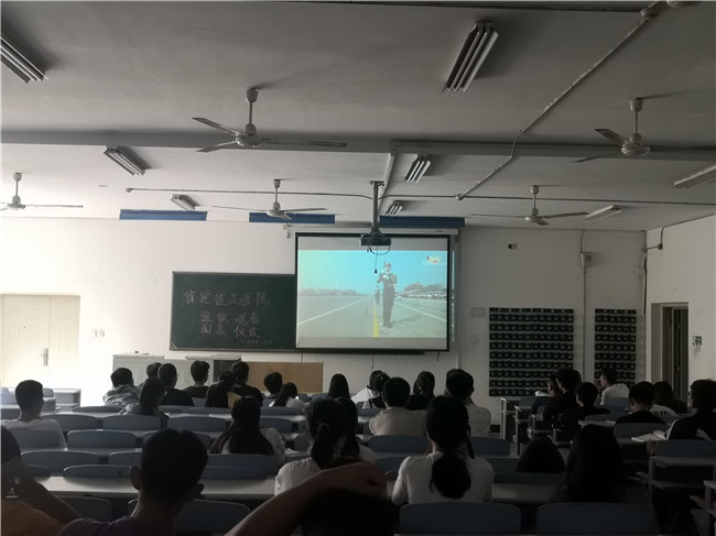 壮丽七十年  奋斗新时代 beat365官网师生谈观看庆祝新中国成立七十周年阅兵仪式有感