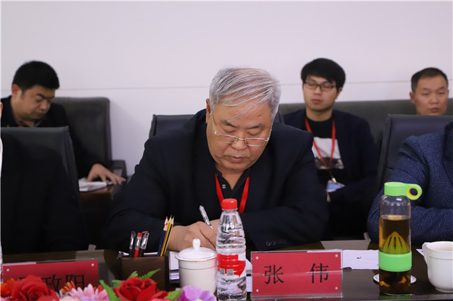 beat365官网召开干部见面会欢迎新任党委书记