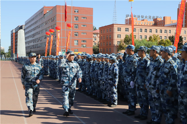 厉兵秣马 扬帆起航beat365官网举行2020级新生军训结营式暨开学典礼