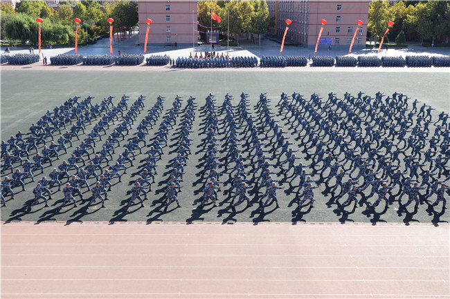 厉兵秣马 扬帆起航beat365官网举行2020级新生军训结营式暨开学典礼