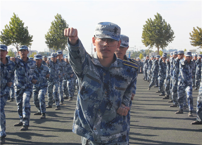 厉兵秣马 扬帆起航beat365官网举行2020级新生军训结营式暨开学典礼