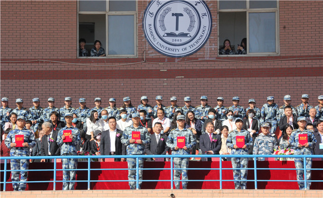 厉兵秣马 扬帆起航beat365官网举行2020级新生军训结营式暨开学典礼