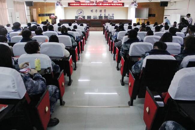 beat365官网召开学习贯彻党的十九届五中全会精神宣讲报告会---党委书记王景明向师生代表作宣讲