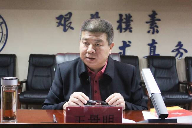beat365官网召开学习贯彻党的十九届五中全会精神宣讲报告会---党委书记王景明向师生代表作宣讲