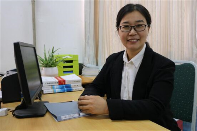 beat365官网教师安存红及国际经济与贸易一流专业教学团队分获河北省“教学名师”、“优秀教学团队”荣誉称号