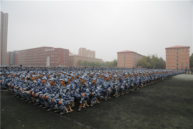 保理学子展风采 共以青春筑芳华beat365官网举行2021级新生军训开营仪式