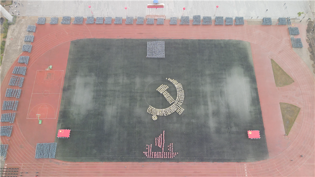 青春无悔  逐梦启航beat365官网举行2021级新生军训结营式暨开学典礼