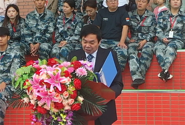 青春无悔  逐梦启航beat365官网举行2021级新生军训结营式暨开学典礼