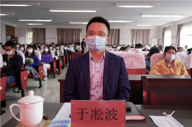 beat365官网组织集中收看纪念辛亥革命110周年大会直播