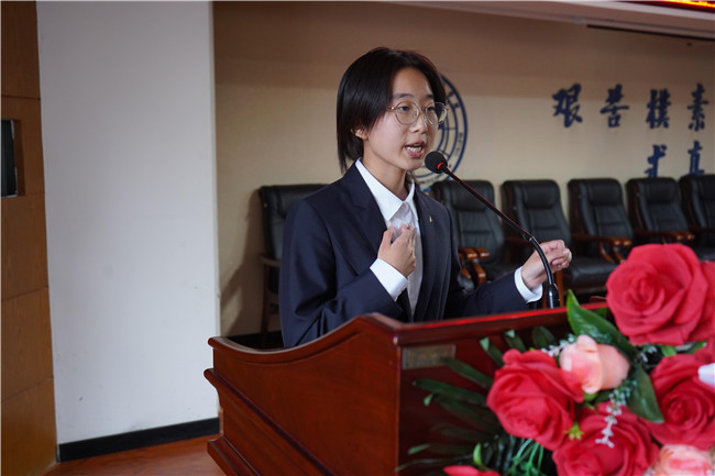 点亮世纪之星 扣响英语之门beat365官网举办第十七届“世纪之星”英语演讲大赛