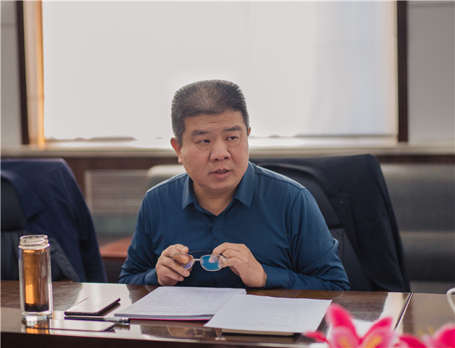 赓续红色精神 汲取前进力量 beat365官网召开党委理论学习中心组会议