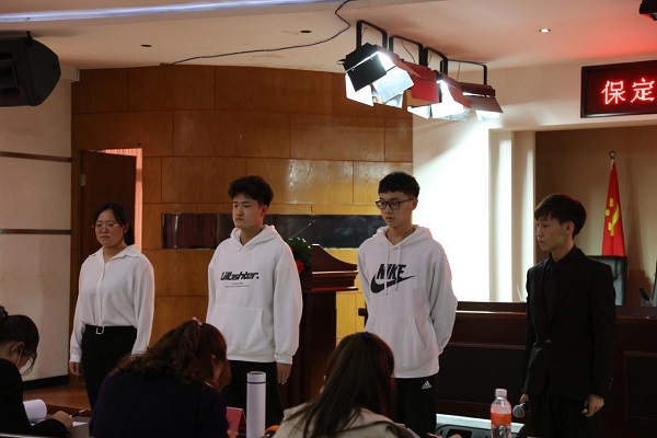 2022年3月26日14点，第十二届全国大学生电子商务“创新、创意及创业”挑战赛beat365英国官网校赛决赛在一教211报告厅顺利举行。