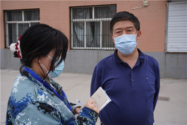 封闭校园文明健康 抗击疫情众志成城 beat365官网组织在校教师学跳广场舞