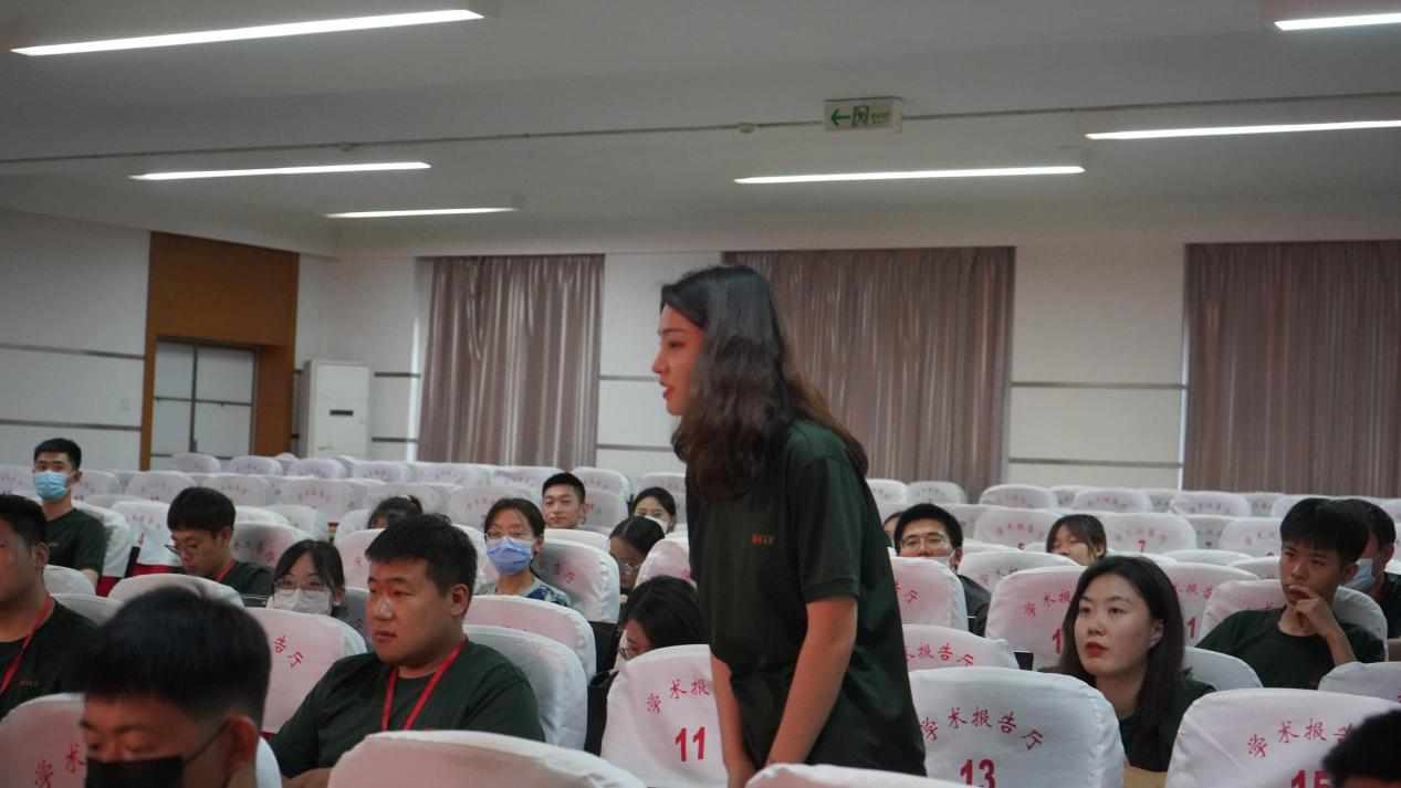 beat365英国官网召开学期末学生工作例会