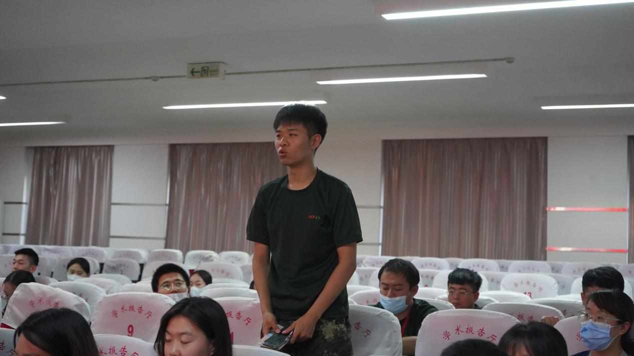 beat365英国官网召开学期末学生工作例会