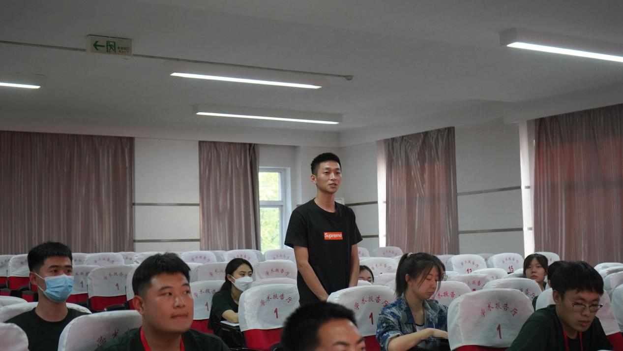 beat365英国官网召开学期末学生工作例会