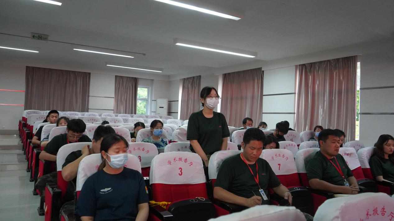 beat365英国官网召开学期末学生工作例会