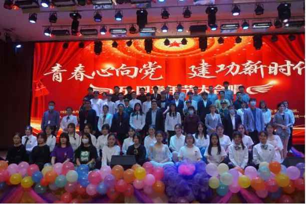 谈一别奋斗路 聚四载同窗情 ——beat365英国官网2022届毕业 生欢送会