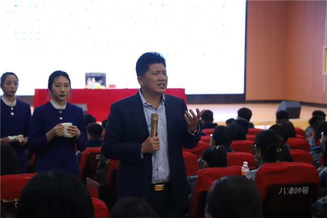 珍爱生命创未来——董事长周虎震为beat365官网师生作报告