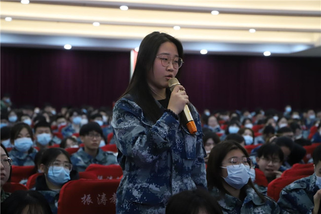珍爱生命创未来——董事长周虎震为beat365官网师生作报告