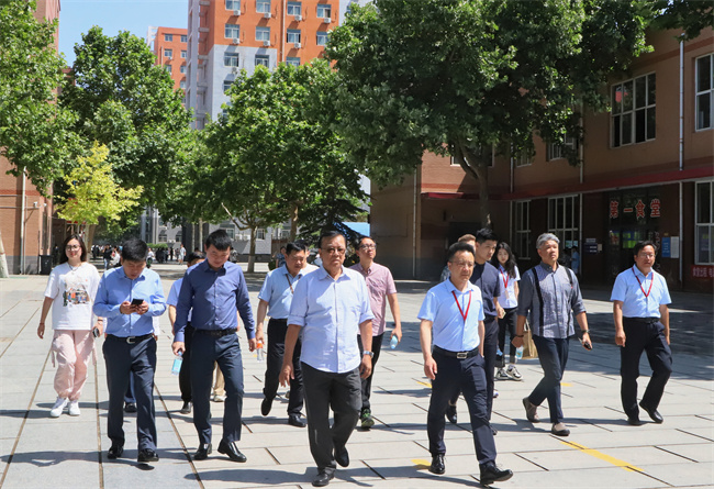 马来西亚吉隆坡建设大学参观团 莅临beat365官网参观交流