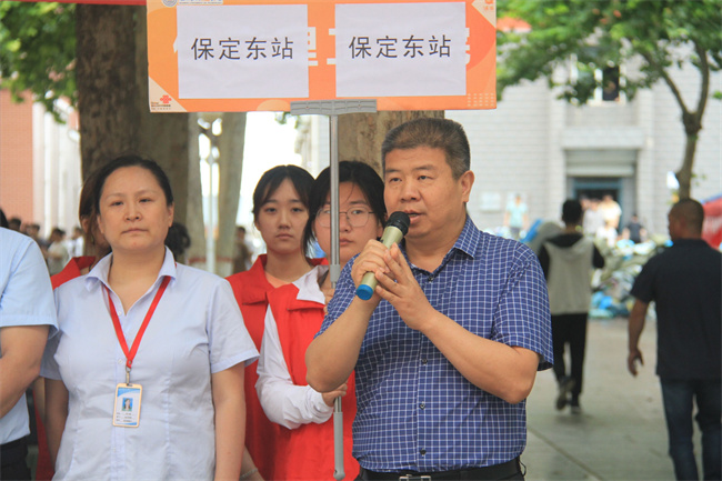鲜衣怒马少年时 共愿诸君事顺意——beat365官网开展喜送毕业生活动