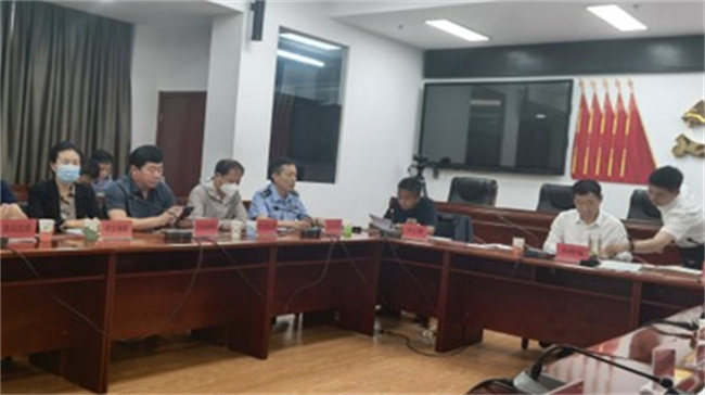 正门亮起红绿灯，师生出行更安心！ ——beat365英国官网正门红绿灯正式投入使用