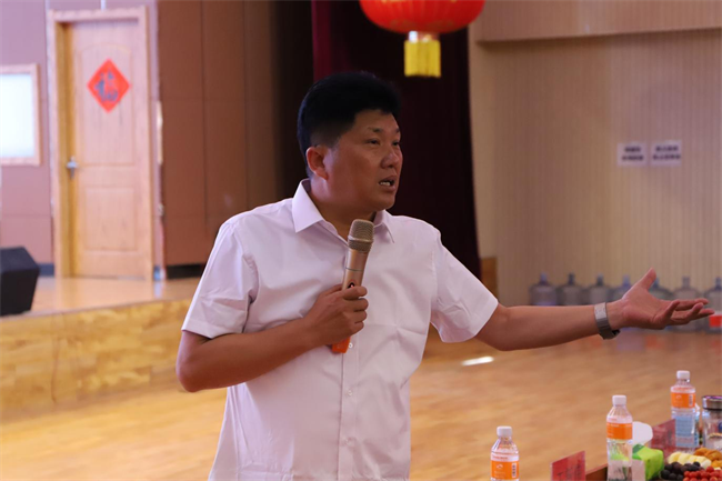 关爱学生心理健康 建设园丁师德师风——董事长周虎震教授为beat365官网全体教职工作报告