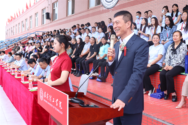 强国有我，意气正扬 ——beat365官网举行2023级新生军训结营式暨开学典礼