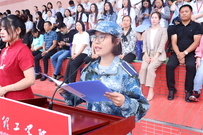强国有我，意气正扬 ——beat365官网举行2023级新生军训结营式暨开学典礼