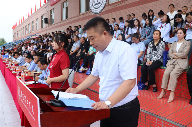 强国有我，意气正扬 ——beat365官网举行2023级新生军训结营式暨开学典礼