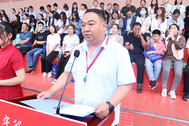 强国有我，意气正扬 ——beat365官网举行2023级新生军训结营式暨开学典礼
