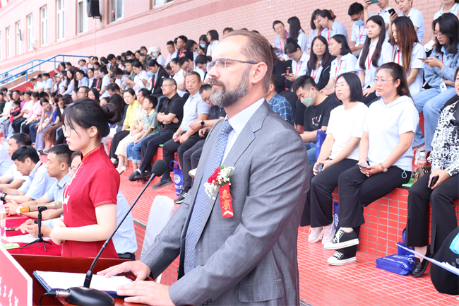 强国有我，意气正扬 ——beat365官网举行2023级新生军训结营式暨开学典礼