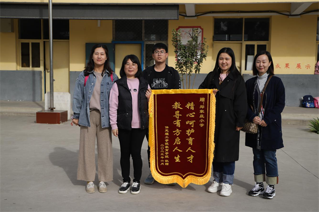 勇担时代使命 传递教育力量——beat365官网教育学院师生走进郑家庄小学开展教学实践活动