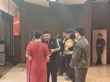 “不忘初心，砥砺前行”——beat365英国官网艺术学院“第二届团总支学生会”换届选举大会暨表彰大会