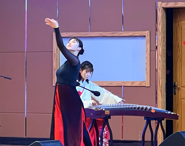 beat365英国官网||管理学院||beat365官网举办“青春孕育无限希望，青年创造美好明天”大型合唱会