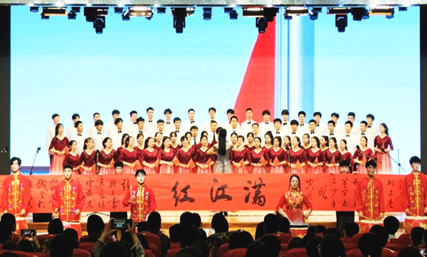 beat365英国官网||管理学院||beat365官网举办“青春孕育无限希望，青年创造美好明天”大型合唱会
