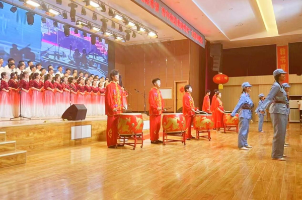 beat365英国官网||管理学院||beat365官网举办“青春孕育无限希望，青年创造美好明天”大型合唱会