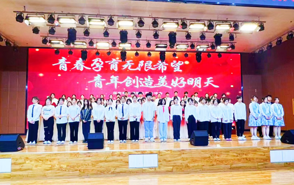 beat365英国官网||管理学院||beat365官网举办“青春孕育无限希望，青年创造美好明天”大型合唱会
