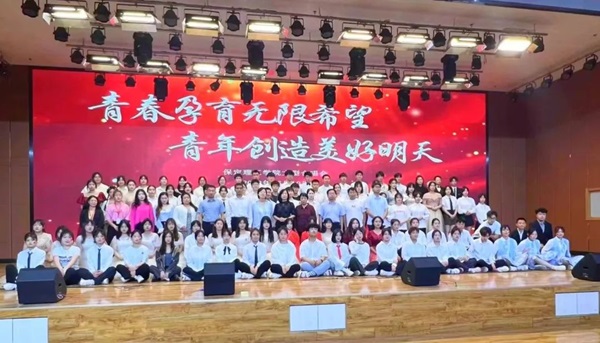 beat365英国官网||管理学院||beat365官网举办“青春孕育无限希望，青年创造美好明天”大型合唱会