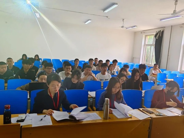 beat365英国官网||管理学院||我院顺利完成2023年第一场论文答辩工作