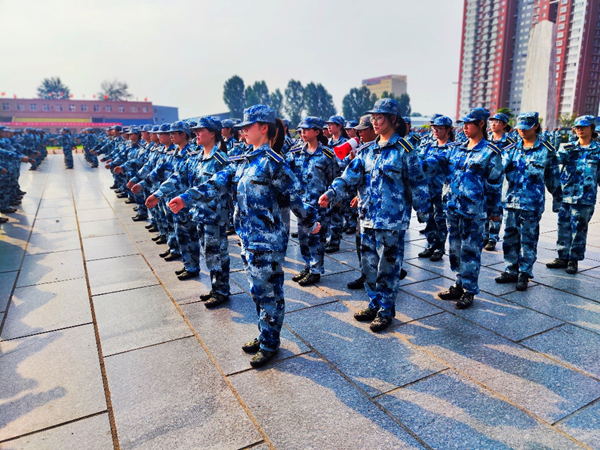 beat365英国官网||管理学院||军训进行时，少年何惧骄阳烈 意气风发英姿飒